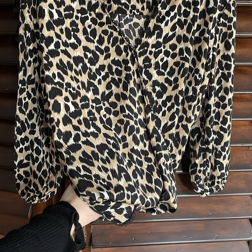 Ava & Aiden Leopard Bias Top Blouse Size Large EUC - Picture 3 of 5